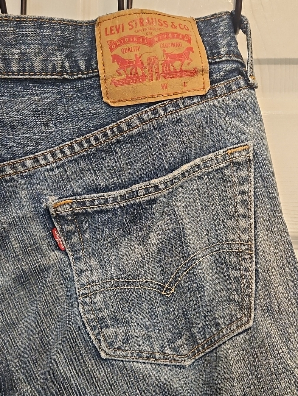 Levi's Men's Light Blue Relaxed Fit Denim Jeans